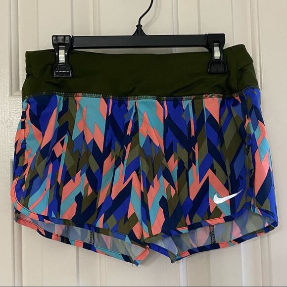 NIKE • Dri-Fit Army Green Geometric Shorts - Picture 2 of 5